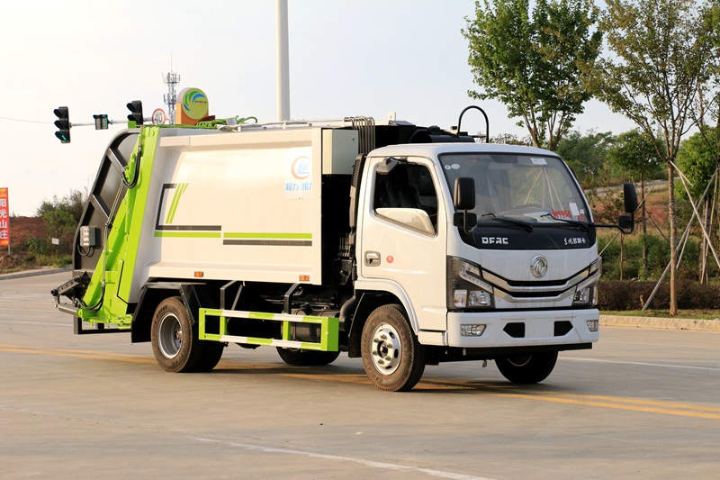 東風(fēng)小多利卡壓縮式垃圾車